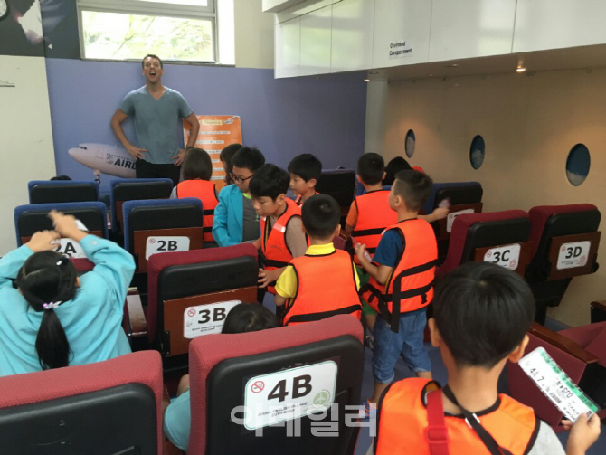 [포토]YBM어학원, 지역아동센터 어린이 대상 무료 영어캠프 개최