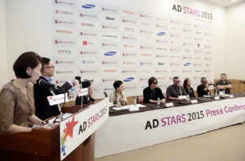 11대 1 경쟁률 뚫은 '광고' 1600편 부산서 본다