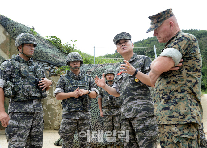 한·미 해병대 사령관, 연평도 포격전 현장 찾아 작전태세 점검