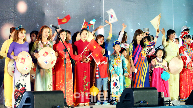 [포토] 2016무주반딧불축제 - 다문화 가족 공연