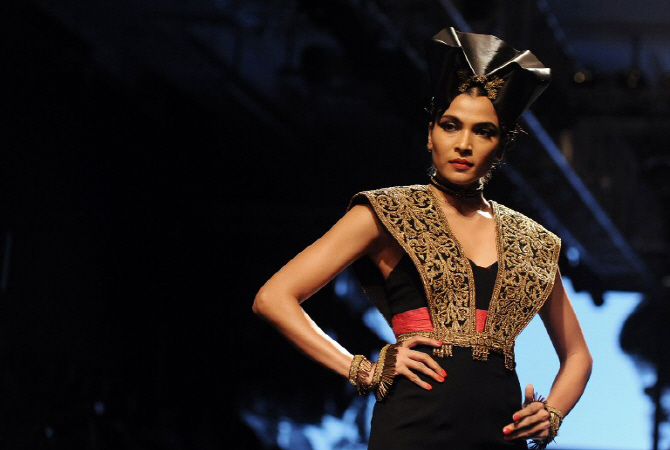  인도의 매력 물씬..`라크메 패션 위크`                                                                                                                                                             