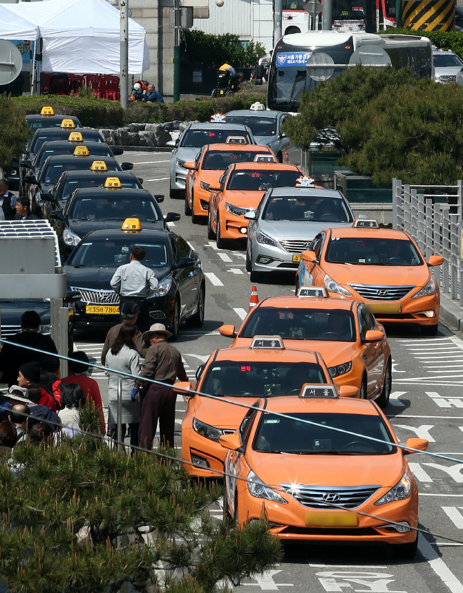 서울 택시, `70대 이상 고령 운전자` 4년새 2배 이상 늘어