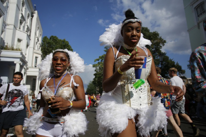  `목은 축여가면서 즐겨야죠`                                                                                                                                                                       