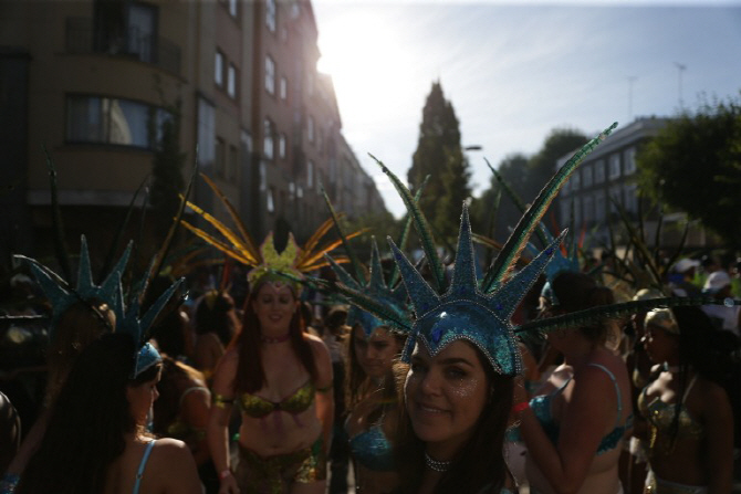  눈부신 노팅힐 카니발.. 열기 가득                                                                                                                                                                 