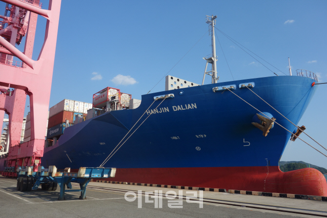 [르포]'물건 빼겠다' 화주들 전화 폭주..한진해운 부산신항만 가보니