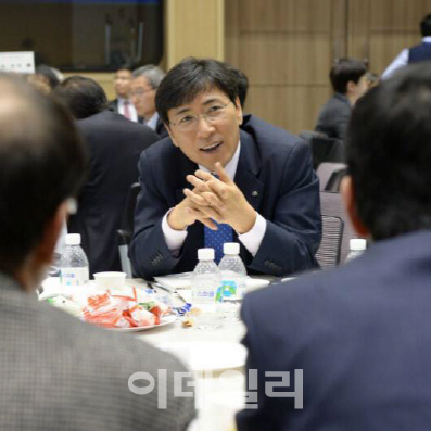 안희정 “김대중 노무현의 못 다 이룬 역사 완성하겠다”… 대선출마 선언