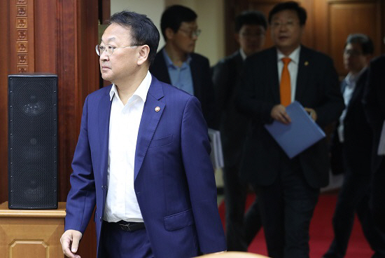 고꾸라지는 한국 경제 기초체력 '경고등'(종합)