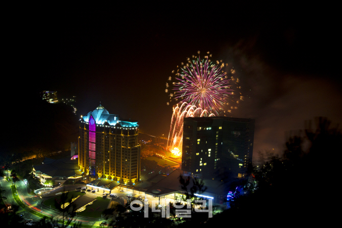 ‘토요일은 밤이 좋아’ 불꽃쇼·공연 그리고 맥주