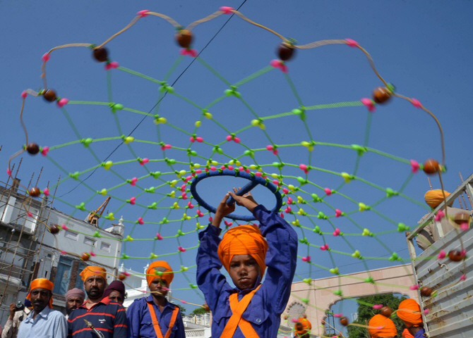 [포토]인도 시크교 행사, `화려한 전통 무예`