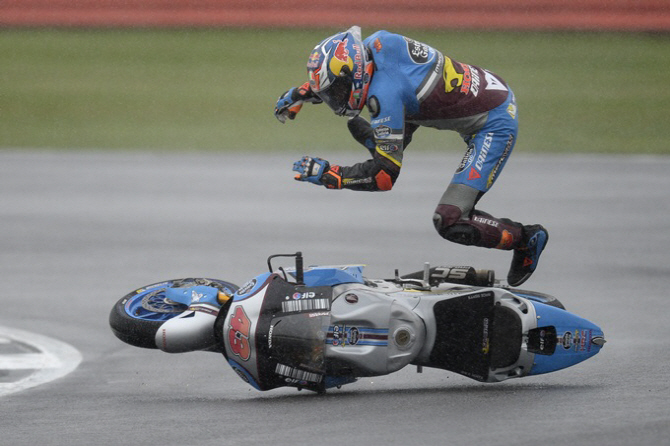 英 Moto2 레이스, `일촉즉발의 상황`                                                                                                                                                                