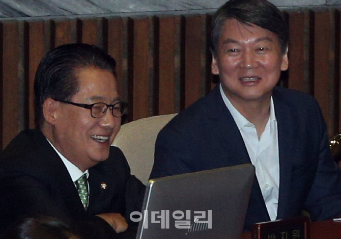 [포토]미소 보이는 박지원-안철수