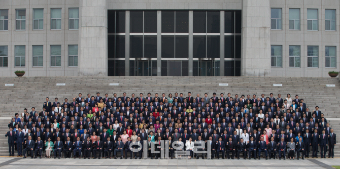 [포토]한 자리에 모인 20대 국회 의원들