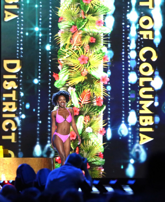 2017 미스 아메리카, `핑크 비키니에 눈길`                                                                                                                                                          