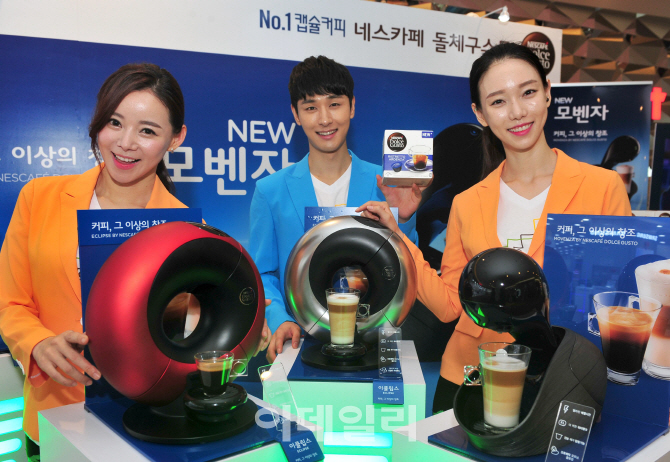 [포토] 네스카페 돌체구스토, 프리미엄 캡슐커피 머신 신제품 2종 '모벤자', '이클립스&...