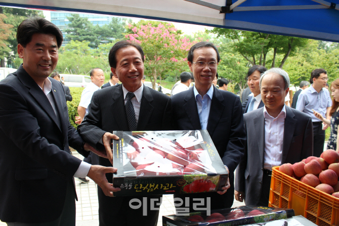 [포토]서울농협, 서울고등법원과 함께 추석맞이 도농상생 직거래장터 개장