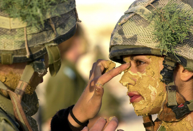 '세계 최강' 이스라엘 여군, 전투병도 지원자 '봇물'