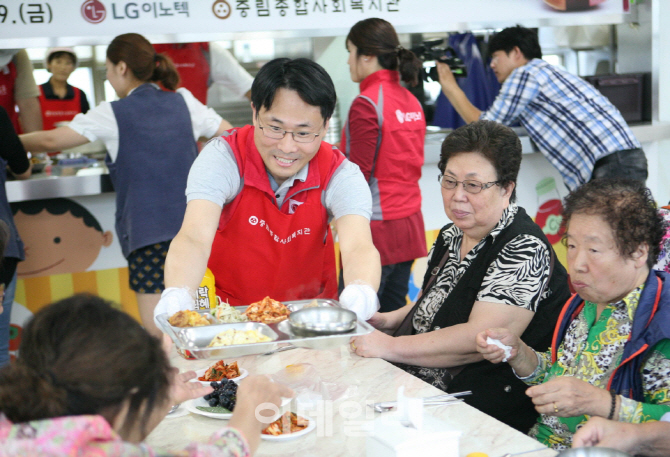 LG이노텍, '추석맞이 한상 차림' 실시