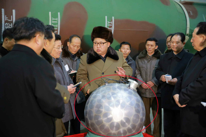 北 핵탄두 소형화 가능성…핵미사일 보유 눈앞