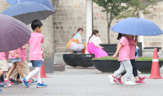 추석연휴 첫날 서울, 강원도에 소나기…서울 낮 28도