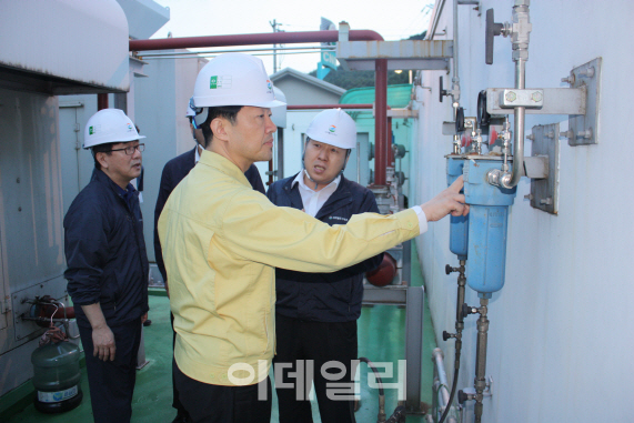 [포토]가스충전소 찾은 우태희 차관 "지진 여진 철저히 대비해야"