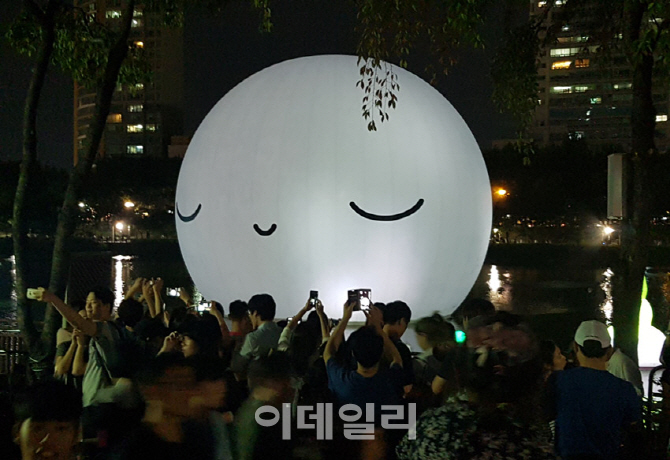 [포토] '달' 과 '슈퍼문' 누가 더 밝을까?