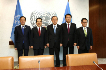  기념촬영하는 정세균 국회의장과 반기문 유엔 사무총장