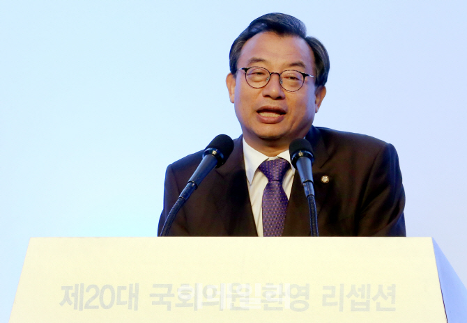 [포토]'20대 국회의원 환영리셉션'에서 인사말하는 이정현 새누리당 대표
