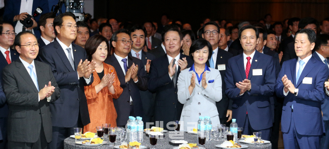[포토]20대 국회의원-상의회장단 한자리에