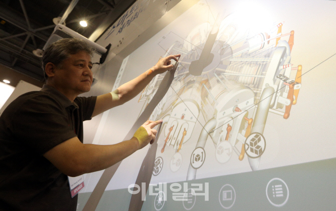 [포토]'세계최대 멀티터치 스크린'