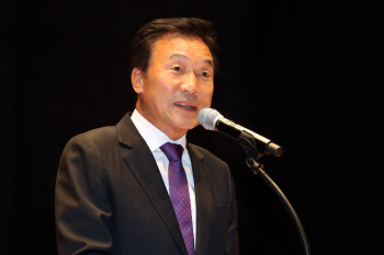 손학규 “머지않은 시기에 강진 떠난다” 정계 복귀
