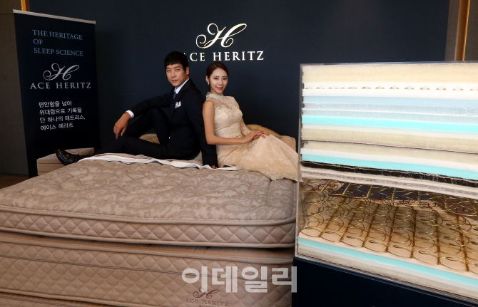 [포토]에이스침대, 클래스가 다른 프리미엄 매트리스 '에이스 헤리츠' 출시