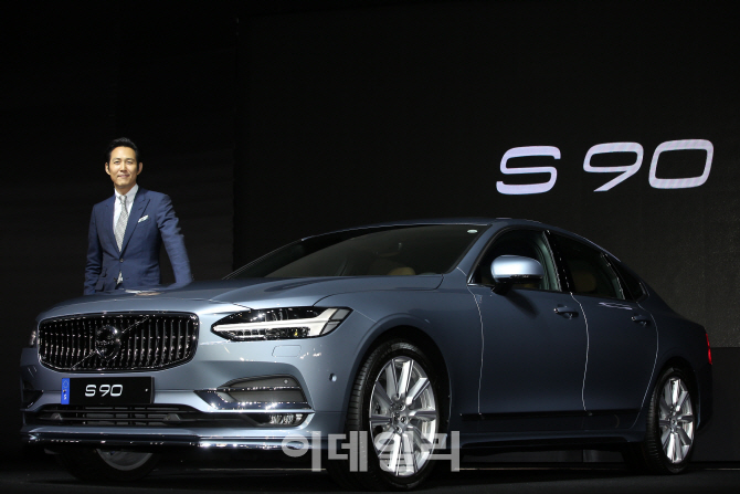 [포토]이정재가 반한 스웨디시 젠틀맨 '볼보 S90'