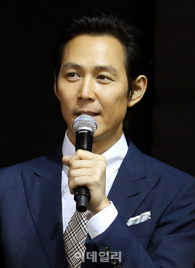 [포토]인사말하는 배우 이정재