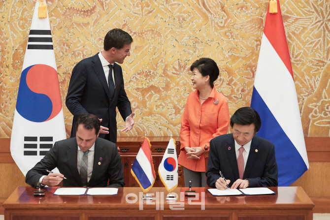 韓·네덜란드, '포괄적 미래지향적 동반자'로 관계 격상(종합)