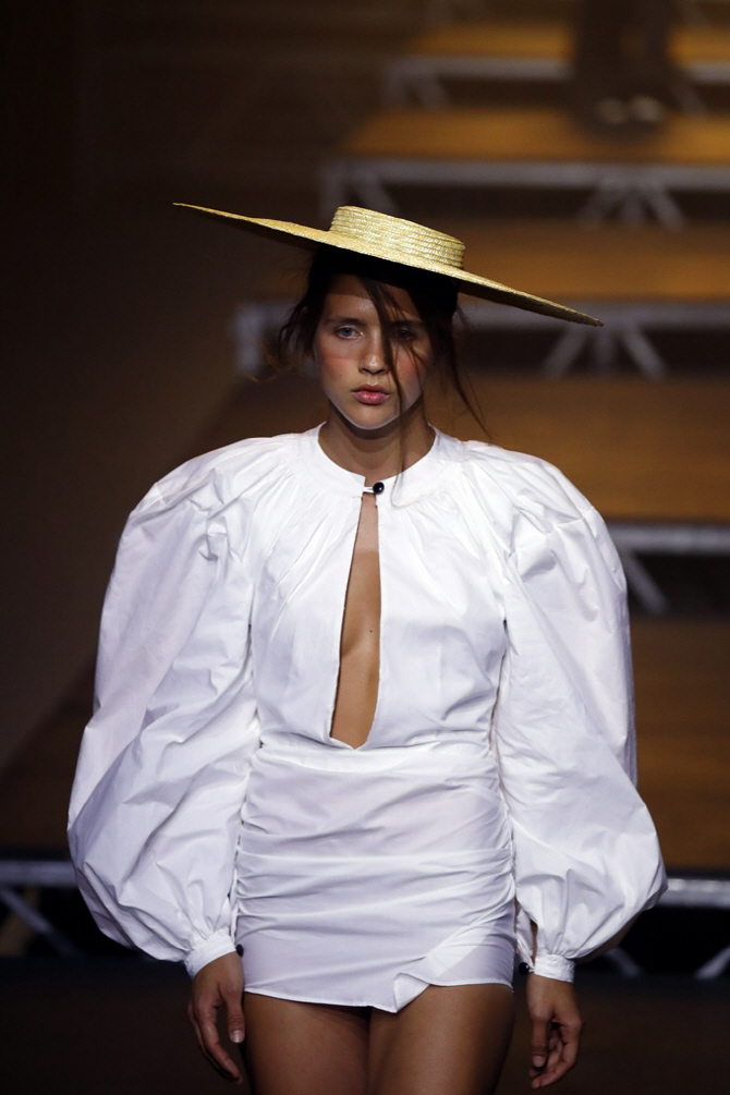 파리패션위크 자크뮈스, `가릴 곳을 가려야지`                                                                                                                                                       