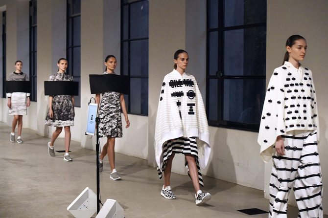 파리패션위크 안리아레이지, `모자이크 아닙니다`                                                                                                                                                    