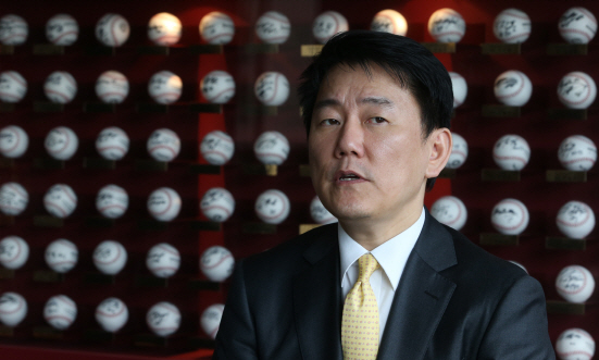 ‘2백억 적자구단 운영하며 80억대 횡령·배임’…이장석 넥센 구단주, 재판에