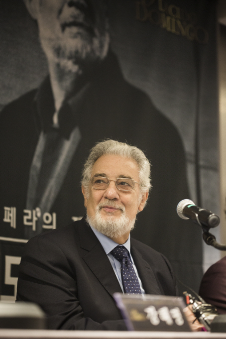 '그리운 금강산' 부르는 75살 테너 도밍고 "韓 음악 좋아"