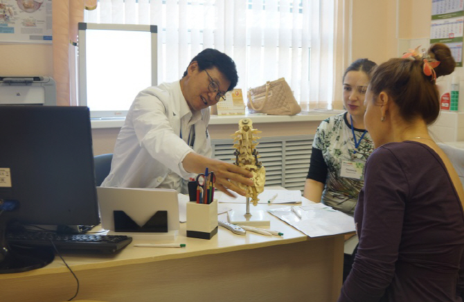 수원 윌스기념병원, 6년째 러시아 척추관절 환자에게 의료 나눔