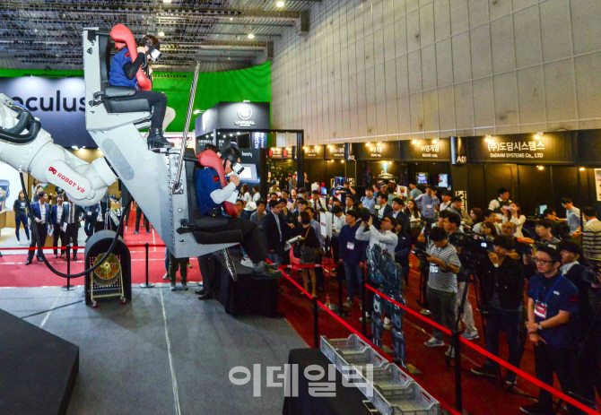 [포토] 11미터 올라가는 로봇VR - 상암 코리아VR페스티벌