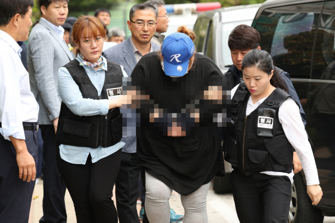 [포토] 6살 딸 시신 유기 현장검증