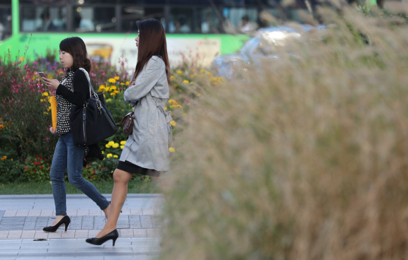 오늘 오후 전국에 비 그치고 기온 뚝↓…"체감온도 더 낮아"