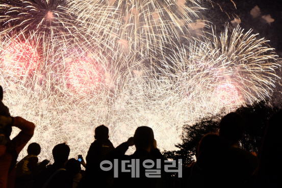 10만발의 '마법'…'세계불꽃축제'에 몰린 100만 인파