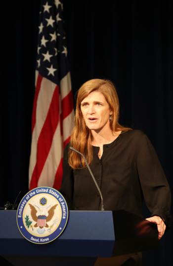 파워 유엔주재 美대사 "北 핵무기 개발 위한 물자·돈 차단 강구"