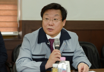 주형환 장관 "원전 건설, 스톱할 계획 없다"