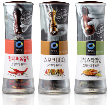 청정원, 갈아쓰는 프리미엄 '그라인더 통후추' 3종 출시