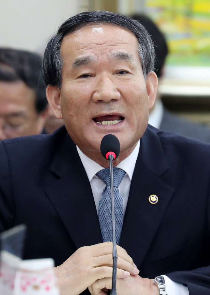 [포토]질문에 답하는 박승춘 국가보훈처장