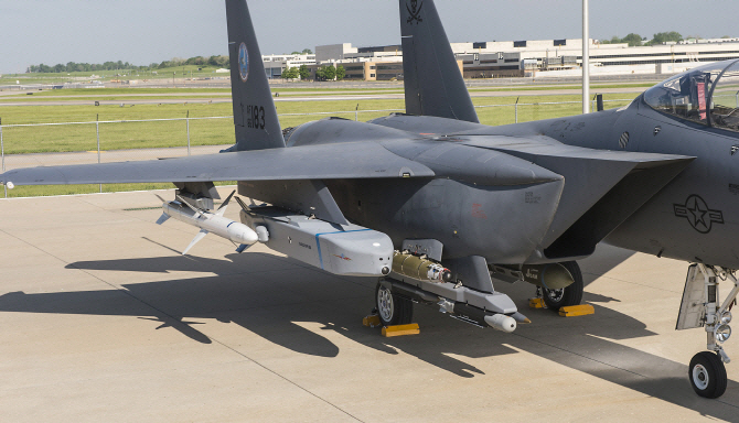 北김정은 지하벙커 뚫는 `타우러스` 한국행..연내 F-15K에 장착