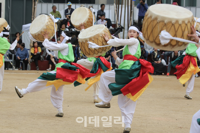 [포토]제57회 한국민속예술축제, 대구광역시 ‘날뫼북춤’