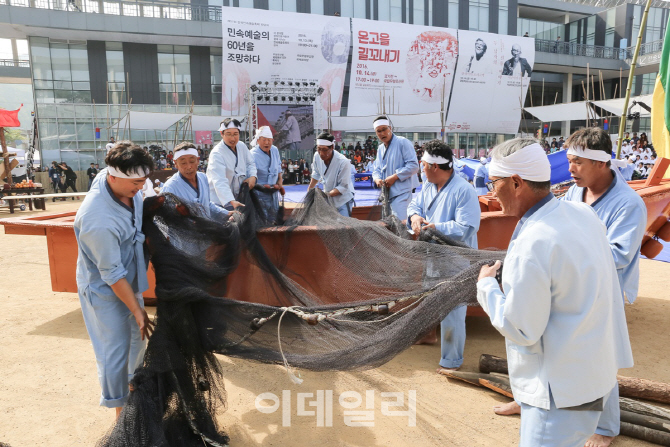 [포토]제57회 한국민속예술축제, 강원도 ‘동호리 멸치 후리기’